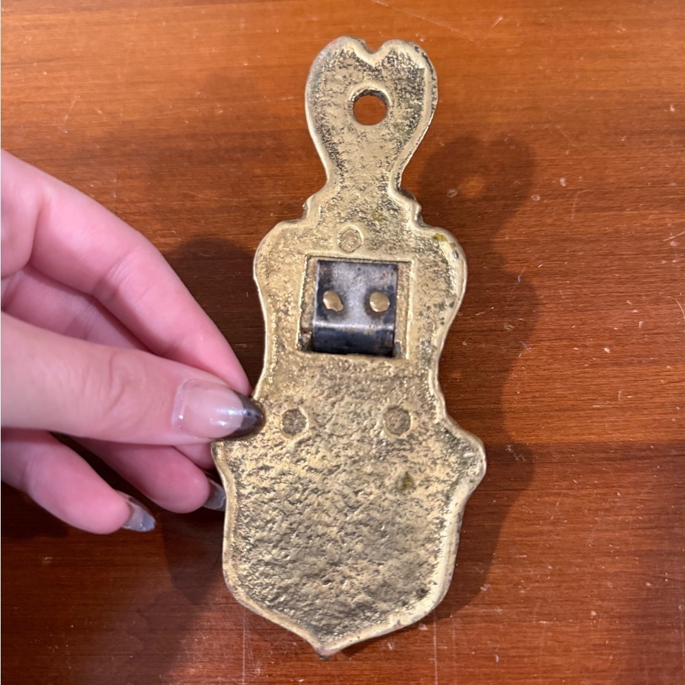 Victorian Vintage Brass Hand Clip - Picture 6 of 7